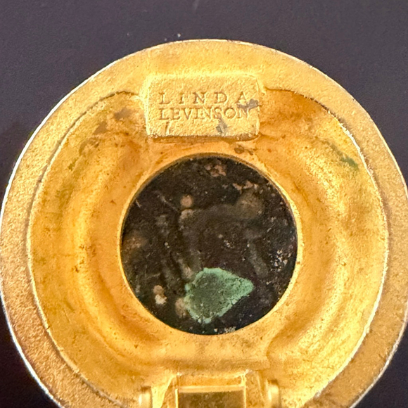 Linda Levinson Women's Vintage Stamped Clip-on Roman /Greek Motif Coin Earrings - Picture 6 of 12